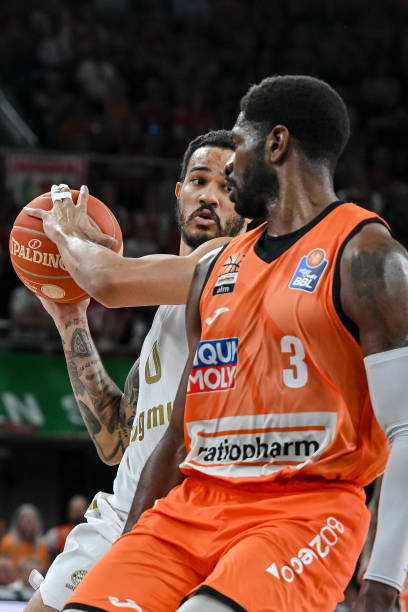 近对方禁区 近对方禁区