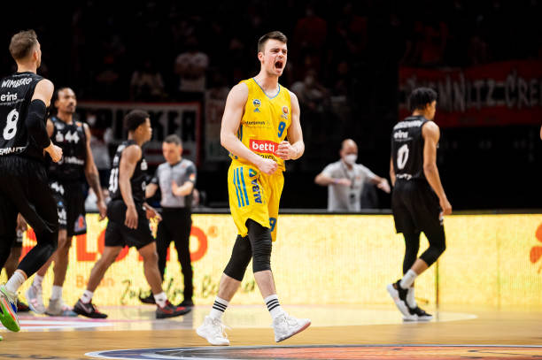 使他成为球 使他成为球